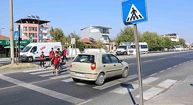 Bu mahallede okula giden çocuklar ve aileleri diken üstünde kalıyor