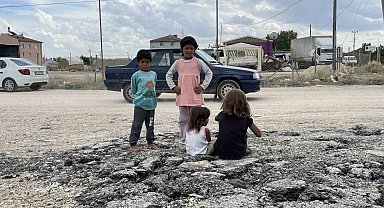 Bu mahallede yaşayanlar tozdan dolayı pencerelerini açamıyor
