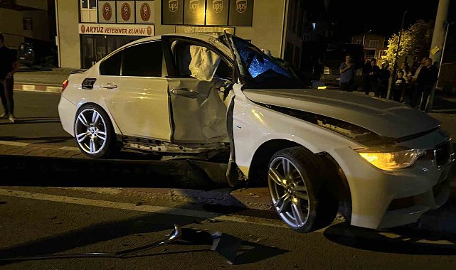Burdur'da kontrolden çıkan otomobil aydınlatma direğine çarptı, sürücü kayıplara karıştı