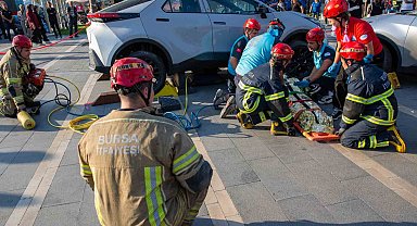 Bursa Büyükşehir İtfaiyesi'nden gerçeği aratmayan tatbikat
