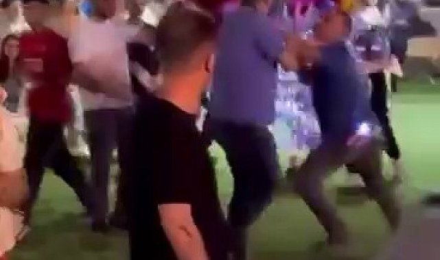 Bursa'da cadde boks ringine döndü: İki grubun kavgası kameraya yansıdı