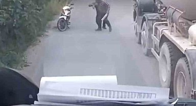 Bursa'da iki sürücünün yol kavgası kamerada