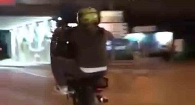 Bursa'da motosiklet sürücülerinin tehlikeli yolculukları kamerada
