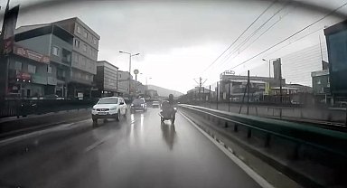Bursa'da motosiklet sürücüsü kaygan yolda böyle düştü