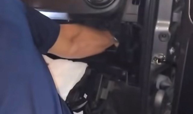 Bursa'da yavru kedi için seferber oldular, araç sahibi kediyi sahiplendi