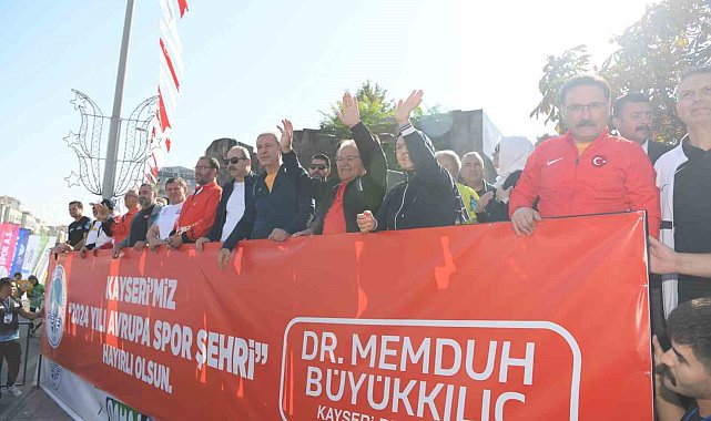 Büyükşehir'in 4. Uluslararası Yarı Maratonu'ndaki halk koşusunda hediye yağmuru