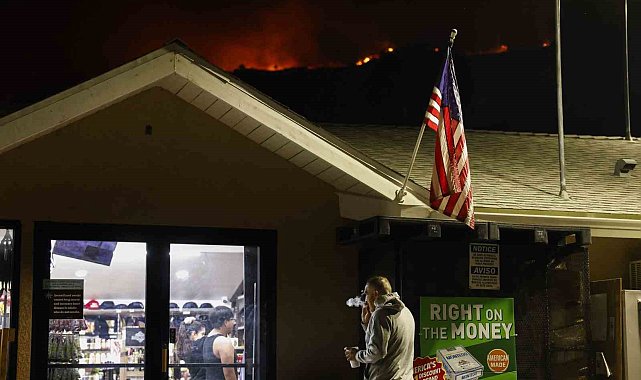 California'daki üç orman yangınında 100 bin dönümden fazla alan kül oldu
