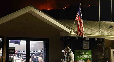 California'daki üç orman yangınında 100 bin dönümden fazla alan kül oldu