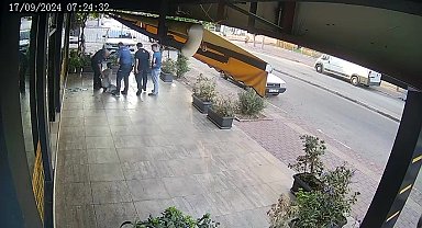 Camı kırarak baklavacıya girdi, devriye gezen ekibe yakalandı