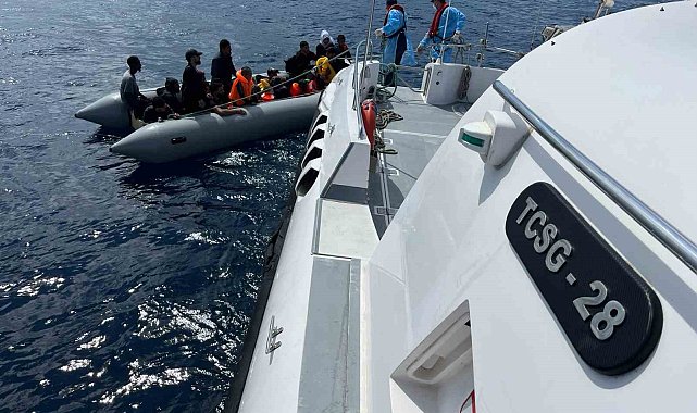 Çanakkale'de 24 kaçak göçmen kurtarıldı