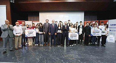 Canik'te başarılı öğrencilere hediye yağmuru
