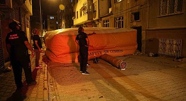 Çatıya çıkıp atlamak istedi, polis ikna etti