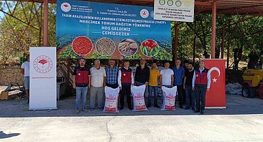 Çemişgezek'te 23 çiftçiye tohum dağıtıldı
