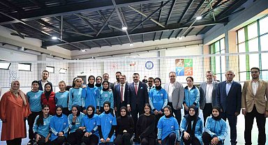 Çınarönü Kapalı Spor Salonu hizmete girdi