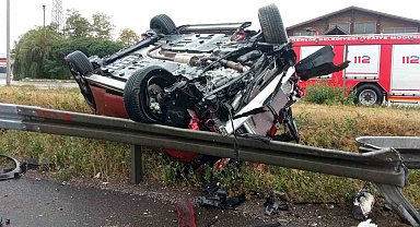 Ciple çarpışan otomobil takla attı: 1 yaralı