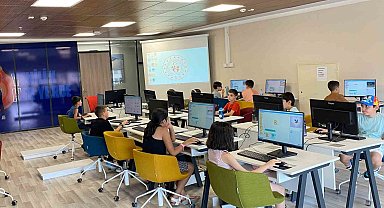 Çocuklara "Temel Robotik ve Kodlama Eğitimi" veriliyor