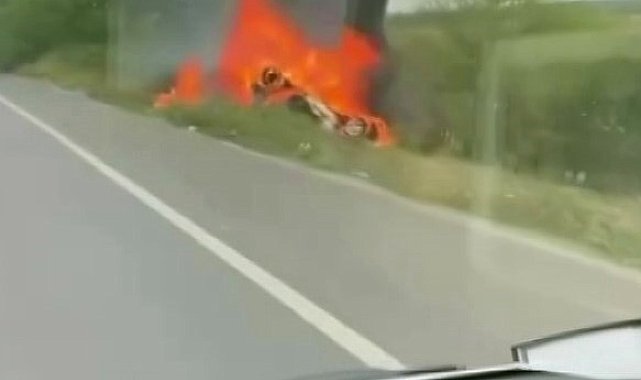 D-100'de takla atan otomobil alev topuna döndü: 1 yaralı