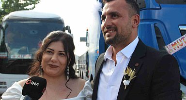 Damat, gelini nikah masasına vinçle getirdi