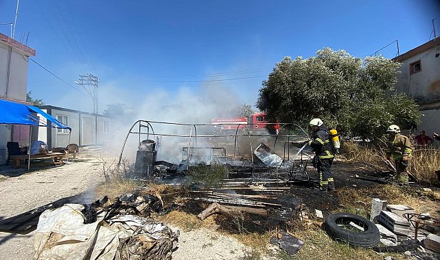 Defne'de depo olarak kullanılan çadır yandı