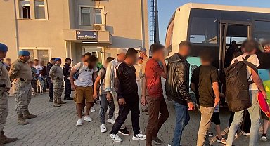 Deniz yoluyla yurt dışına çıkmak isterken yakalandılar
