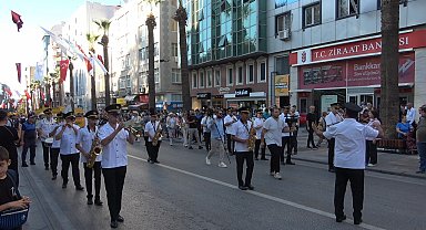 Denizli Uluslararası Tiyatro Festivali kortej ile başladı