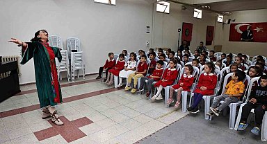 Denizli'de Tiyatro Festivali'nde ÇGHB oyuncuları tiyatroseverlerle buluştu