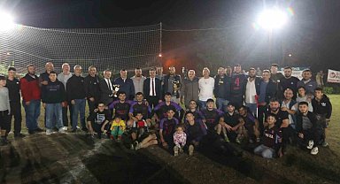 Dereceye giren takımlar, ödüllerini Başkan Dinç'ten aldı