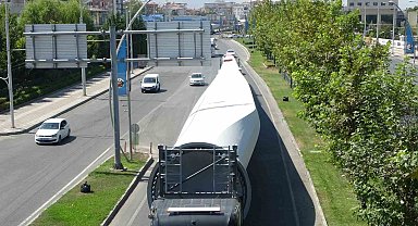 Dev rüzgar gülü türbinleri böyle taşındı