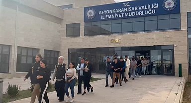 Dijital ortamda 272 kişiyi 17 milyon 500 bin TL dolandıran çeteye polisten darbe