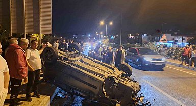 Direğe çarpan otomobil takla attı, sürücü kazayı yara almadan atlattı