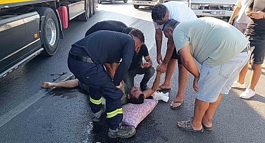 Direksiyon başında krize giren tır sürücüsü, vatandaşların 'ilk yardımı' sonrası kendine geldi
