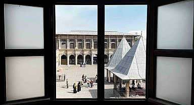 Diyarbakır'a gelen turistler şehrin tarihi dokusuna hayran kalıyor