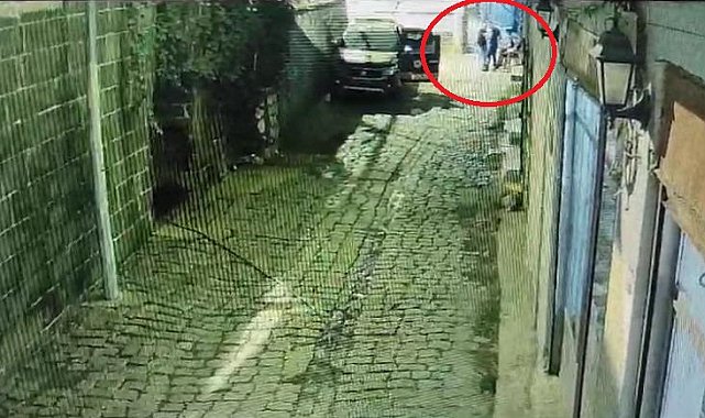 Diyarbakır'da polise bıçaklı saldırı anı güvenlik kamerasına yansıdı