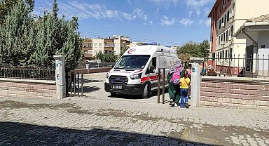 Doğum günü pastası 15 öğrenciyi hastanelik etti