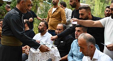 Düğünlerde tepsiyle para toplama geleneği