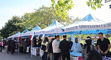 Düzce Üniversitesi öğrenci toplulukları tanıtım günleri başladı