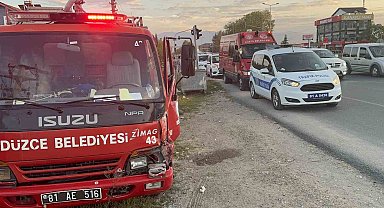 Düzce'de itfaiye aracı ile kamyonet çarpıştı: 1 itfaiye eri yaralandı