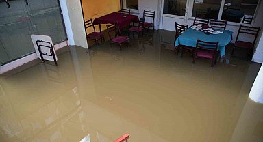 Edirne'de sağanak nedeniyle zemin katları su bastı