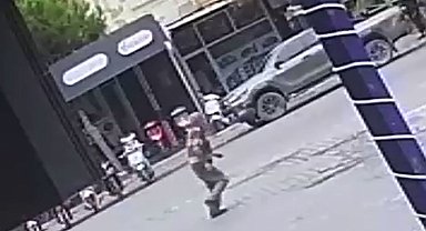 Edremit'te motosiklet mağazasını kurşunladılar