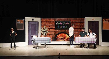 Elazığ'da '2+2=5' gösterisi sahnelendi