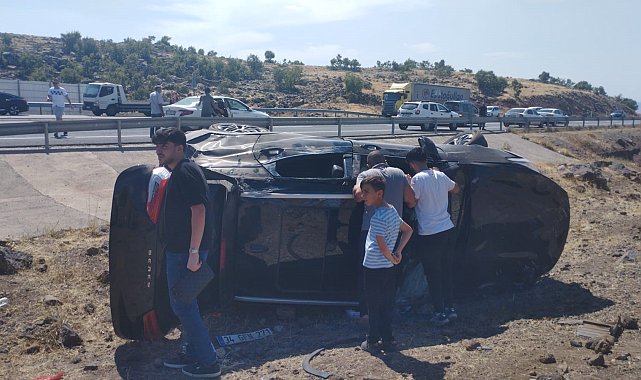 Elazığ'da otomobil şarampole devrildi: 7 yaralı