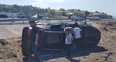 Elazığ'da otomobil şarampole devrildi: 7 yaralı