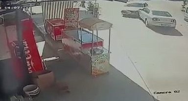 Elazığ'da otomobillerin çarpışma anı kamerada