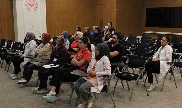 Elazığ'da sağlık çalışanlarına yönelik eğitimler sürüyor