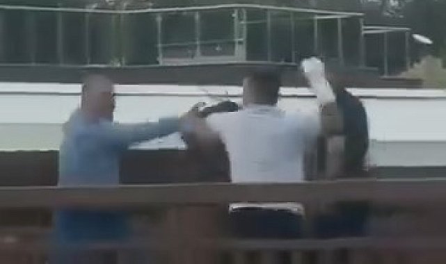 Elinin alçılı olmasına bakmadı, tekme yumruk kavga etti