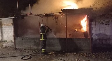 Erzin'de iş yeri alevlere teslim oldu