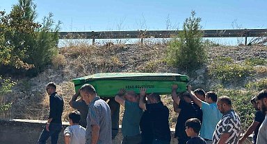 Erzincan'daki kazada ölen Uşaklı ailenin oğlu son yolculuğuna uğurlandı