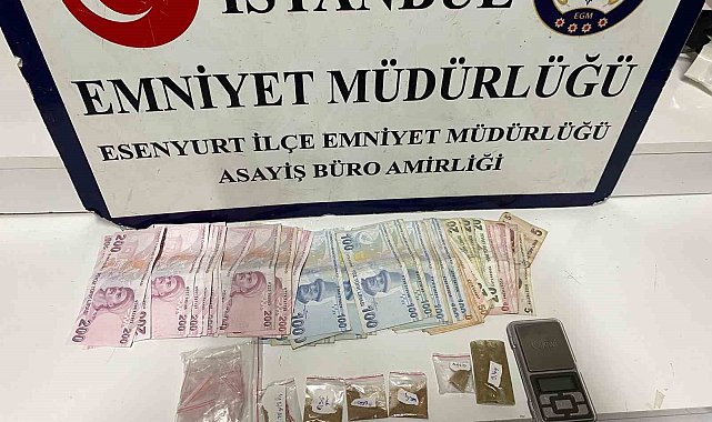 Esenyurt'ta güpegündüz uyuşturucu ticareti cep telefonu ile görüntülendi
