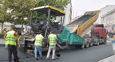 Esenyurt'ta tahrip olan yollar ve asfaltlar yenileniyor