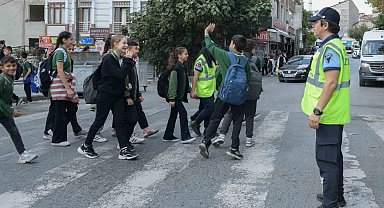 Esenyurt'ta zabıta ekipleri okul çevrelerindeki denetimleri sıklaştırdı